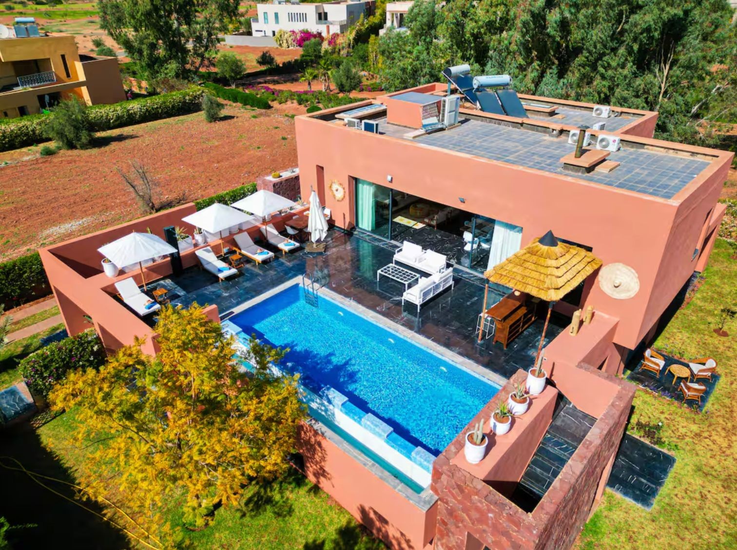 Villa, Amelkis area