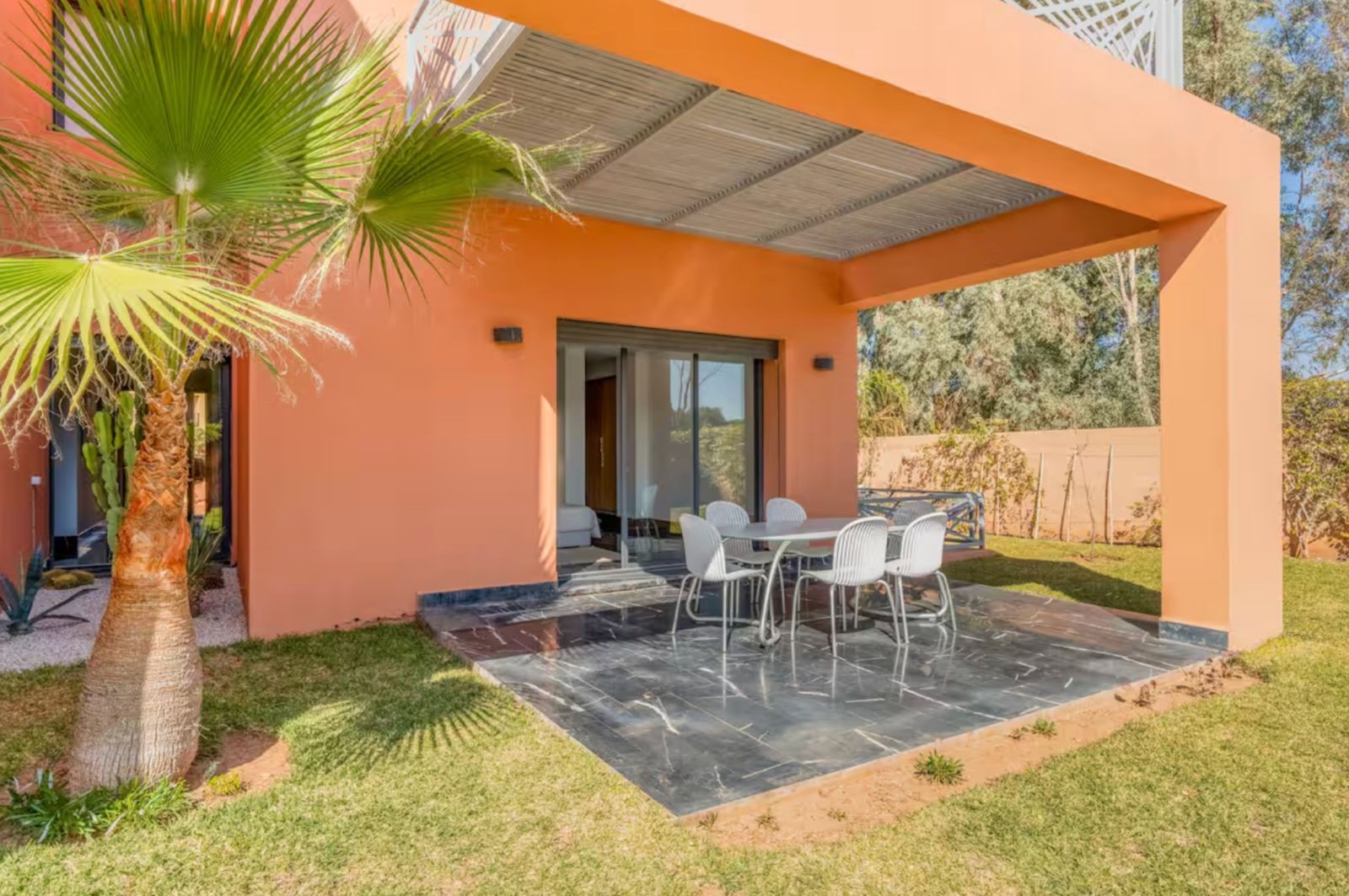 Villa, Amelkis area