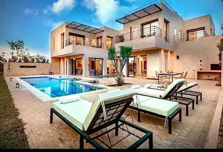 Villa, Amelkis